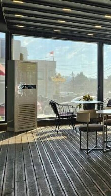 Business building for rent – large and flexible space