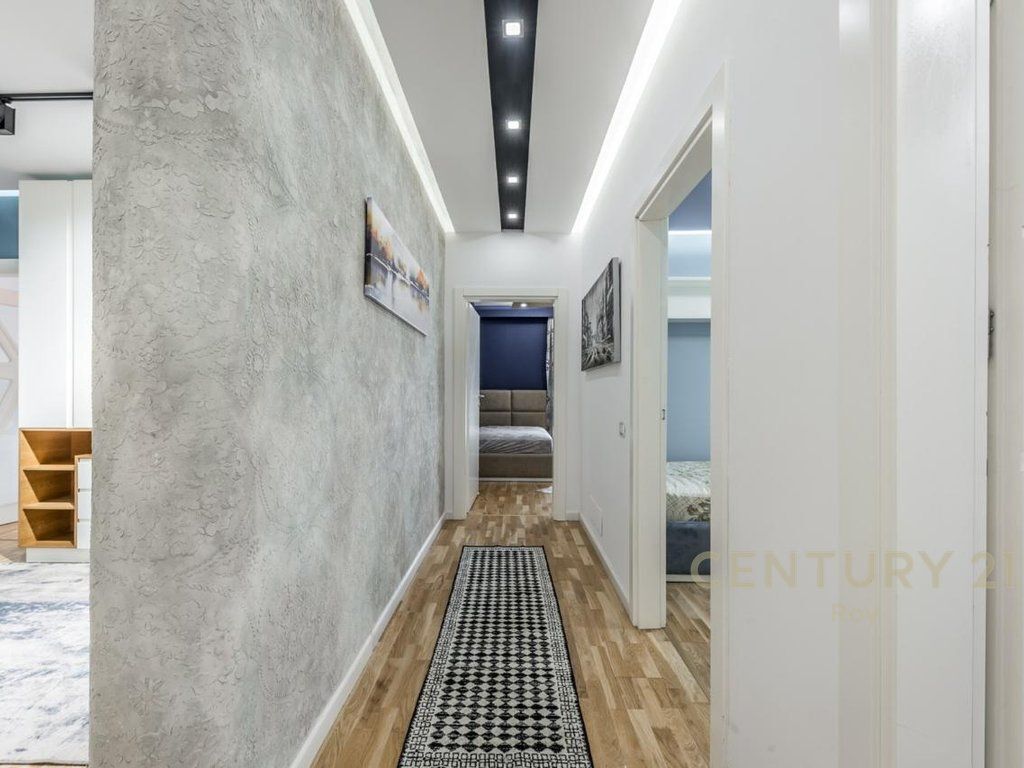 SHITET PENTHOUSE PRAKTIK PËR JETESË KOMODE!