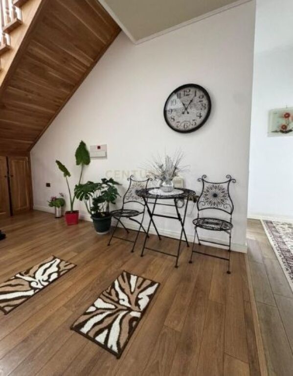 Villa su due piani in vendita – zona d'élite e sviluppo naturale