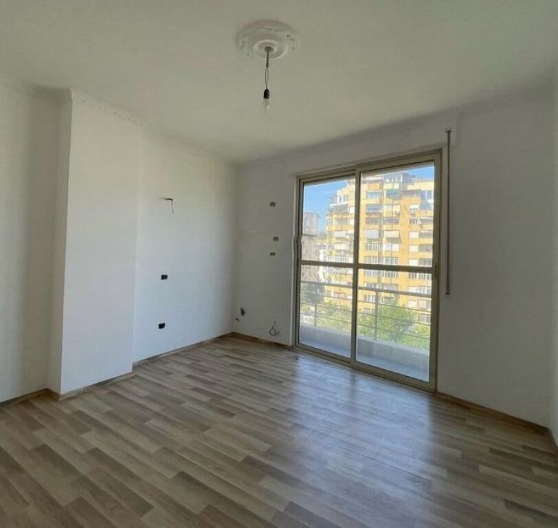 PREZZO RIBASSATO!! Appartamento 3+1+2 in vendita, Comune di Parigi!!!