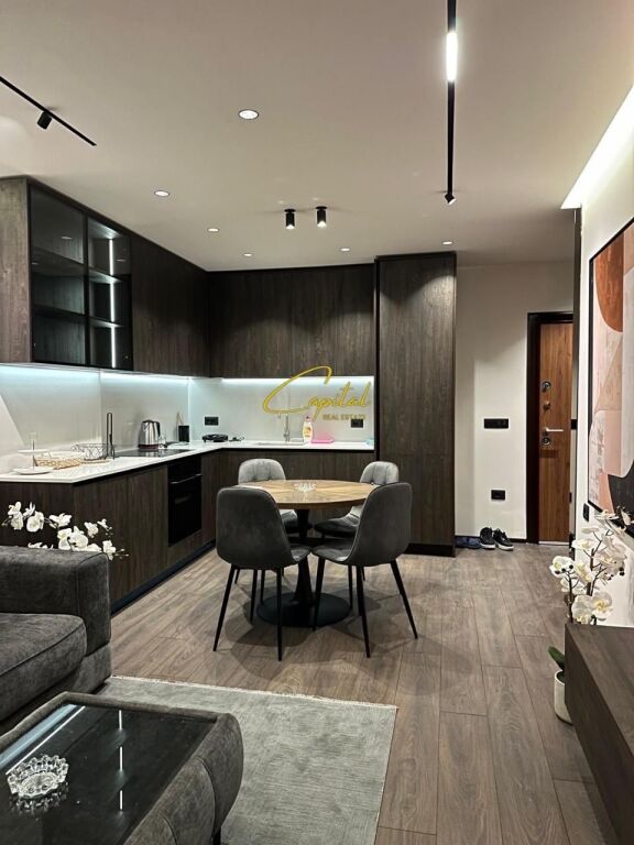 APARTAMENT ME QIRA 1+1 ISH EKSPOZITA 1000 EURO