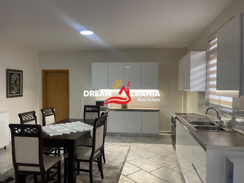 Kat vile me qera ,ne rrugen ,Qemal Stafa prane ,shkolles se Kuqe ne Tirane (ID4251140)
