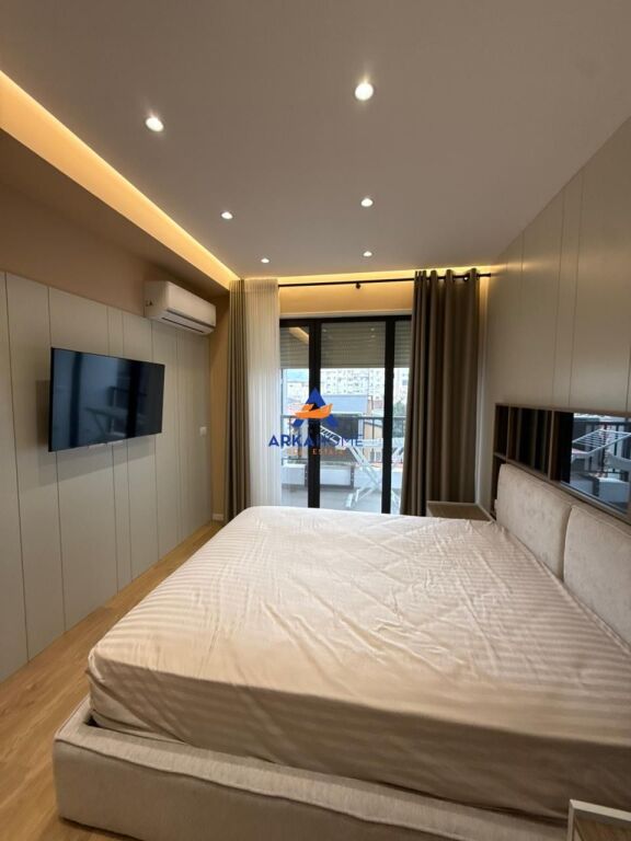 SHITET APARTAMENT 2+1+2 BALLKONE+POST PARKIMI "TE KOLOSEU, RRUGA E DURRESIT" 370.000 EURO