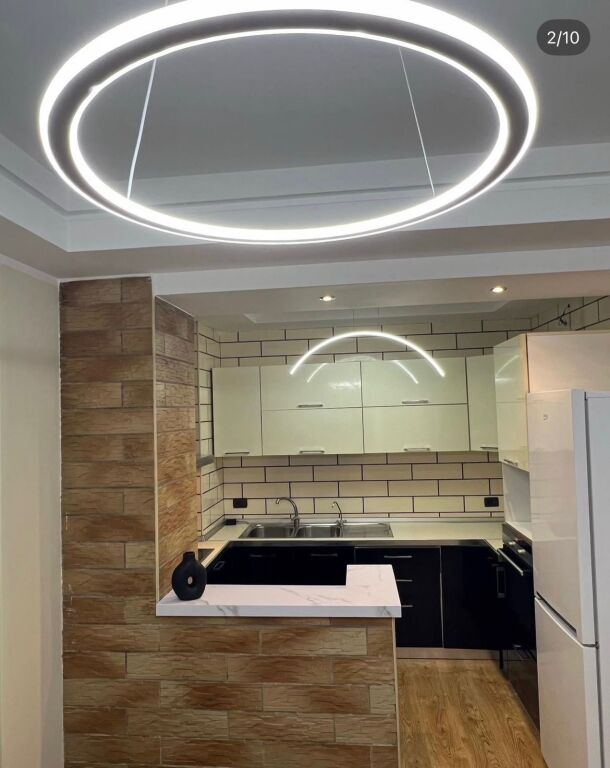 Shitet Apartament - Astir