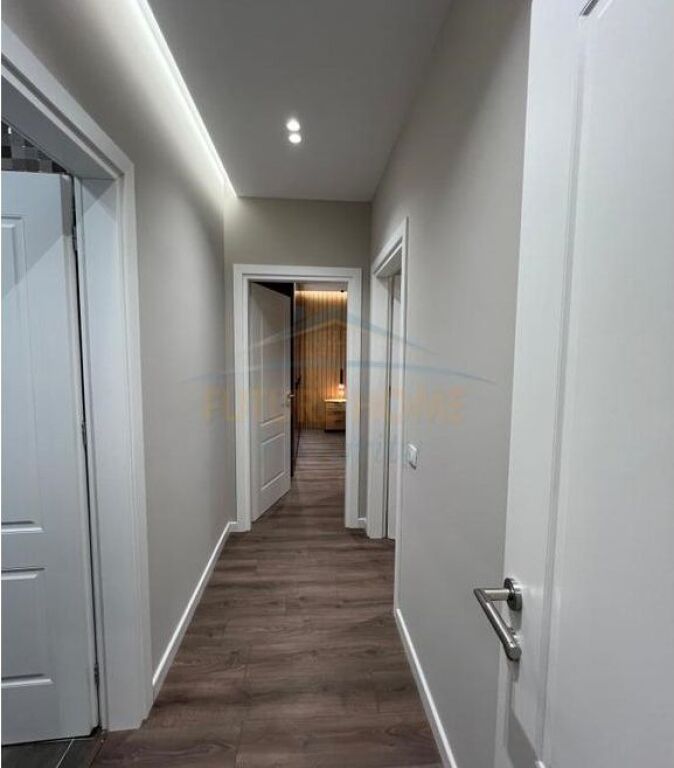 Shitet, Apartament 2+1+2+Post Parkimi, Ali Demi, Tiranë.