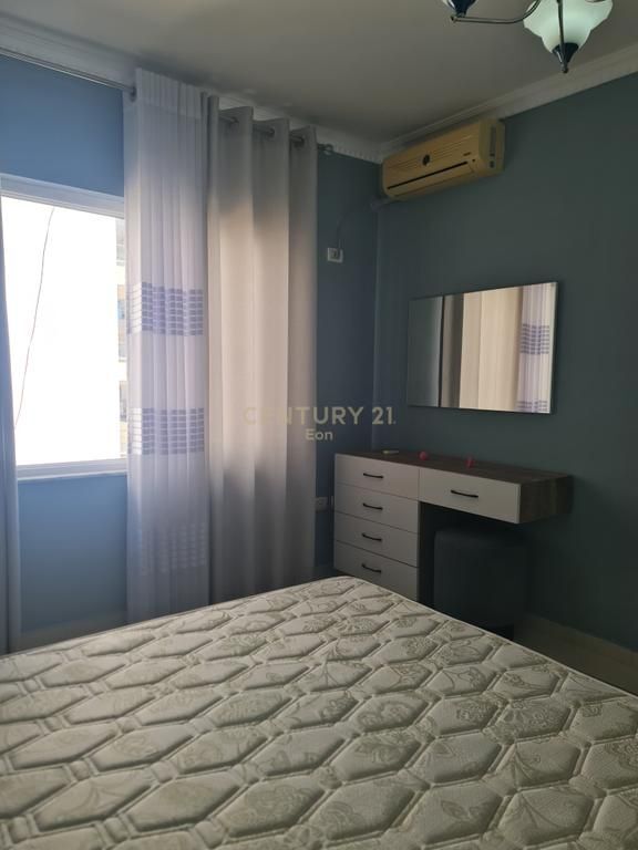 Shitet apartament 1+1 30m larg detit dhe Garazh në Qerret !