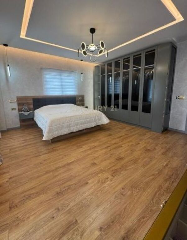 Villa su due piani in vendita – zona d'élite e sviluppo naturale