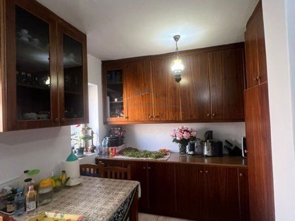 In vendita, Appartamento 3+1, Via Karl Gega, Tirana