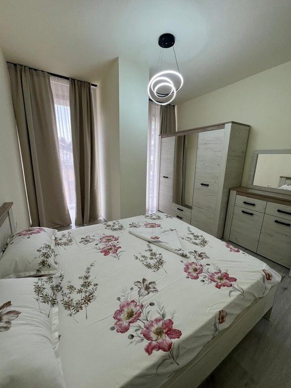 Shitet apartament 1+1 + post parkimi – Rruga Riza Cerova