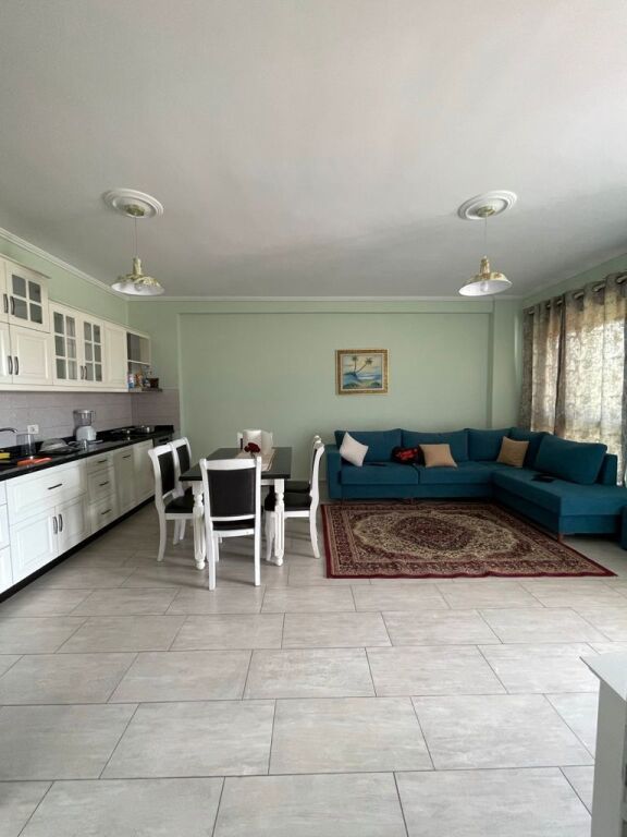 Pas Qendres Glob, jepet me qera apartament 2+1,i mobiluar.60,000LEKE