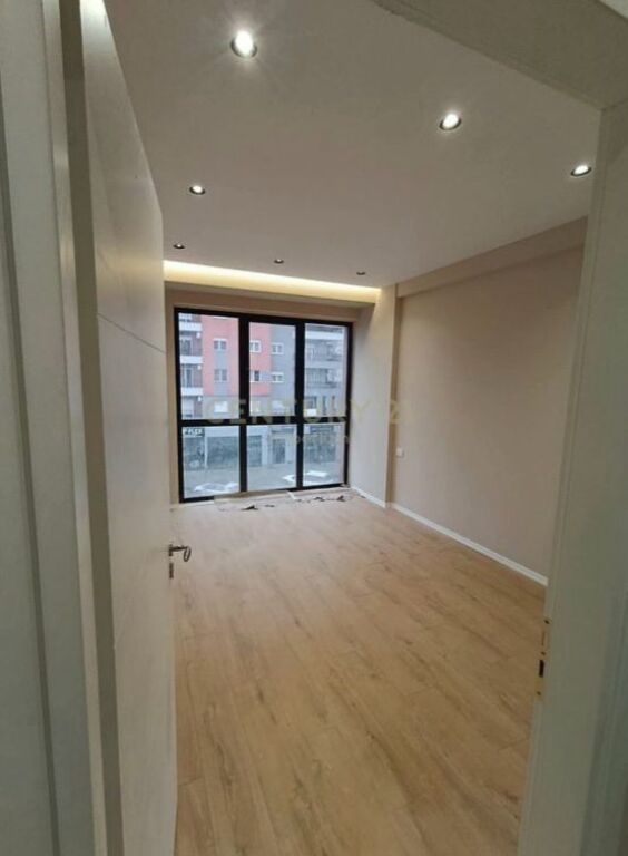 1+1 për qira Urban Gate, Astir