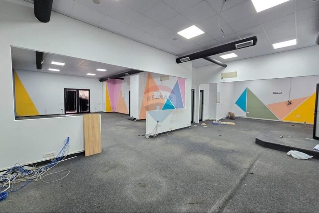 Zyrë - Për Qira - Farmacia 10, Tiranë