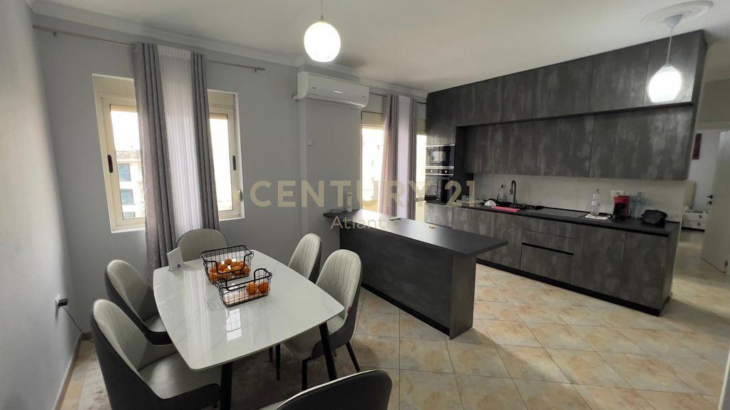 Appartamento 2+1+2T con Due Balconi con vista mare in vendita a Spiaggia, Durrës.