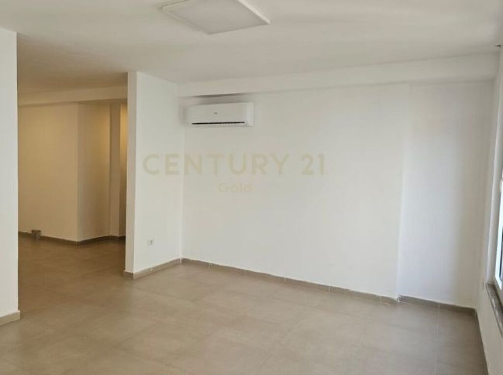 Zyrë 2+1 për qera – hapësirë e gatshme për biznes