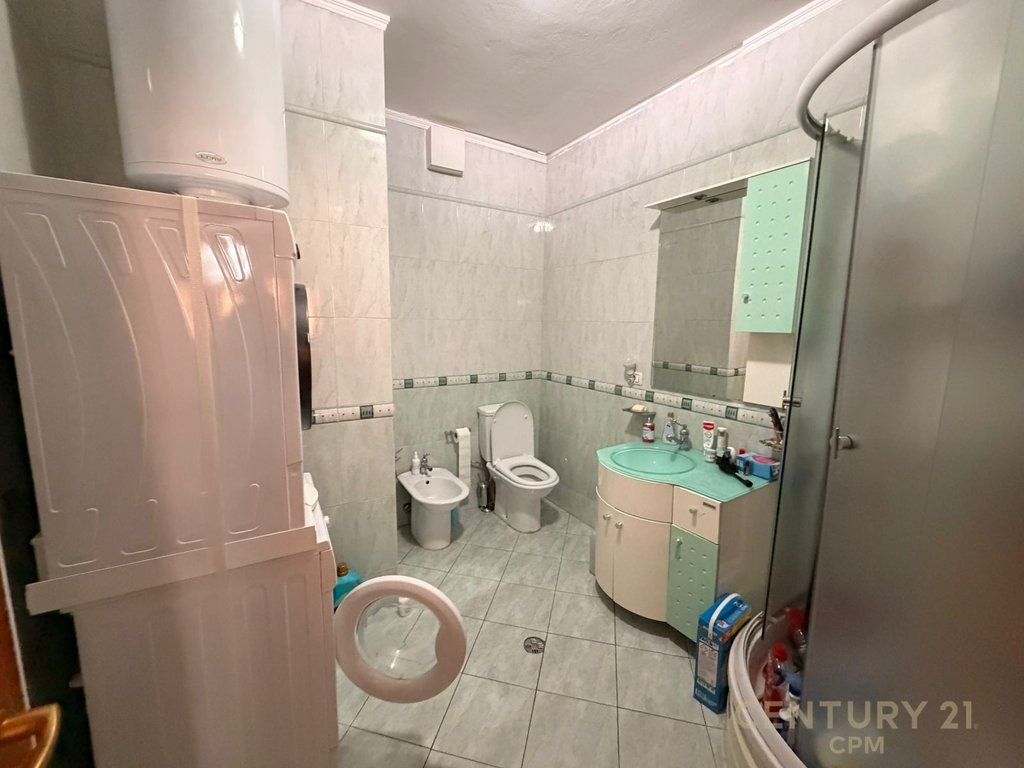 SHESIM APARTAMENT 2+1+2 TEK KOMUNA E PARISIT!