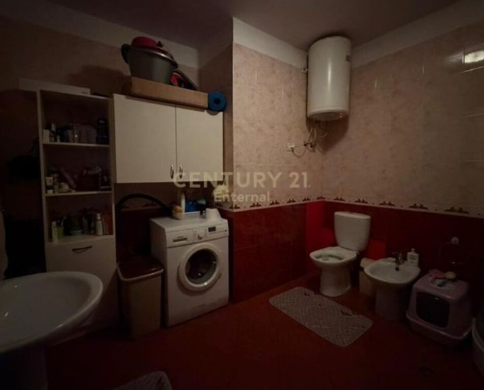 Shitet apartament 3+1+2- hapësirë familjare