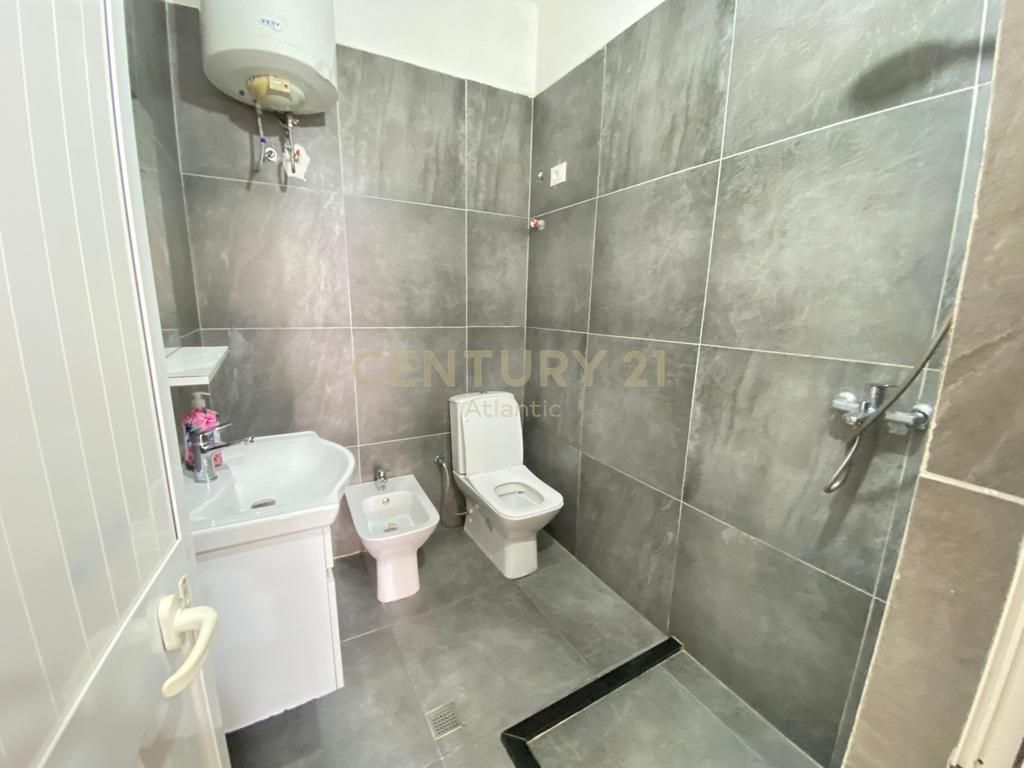 SHITET APARTAMENT 1+1 NE QENDER PRANE MUZEUMIT DURRES!