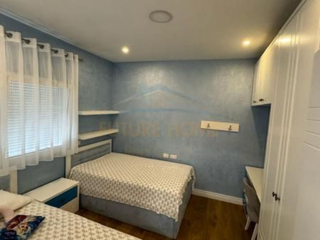 Shitet, Apartament 3+1+2 Poste Parkimi, Fresk