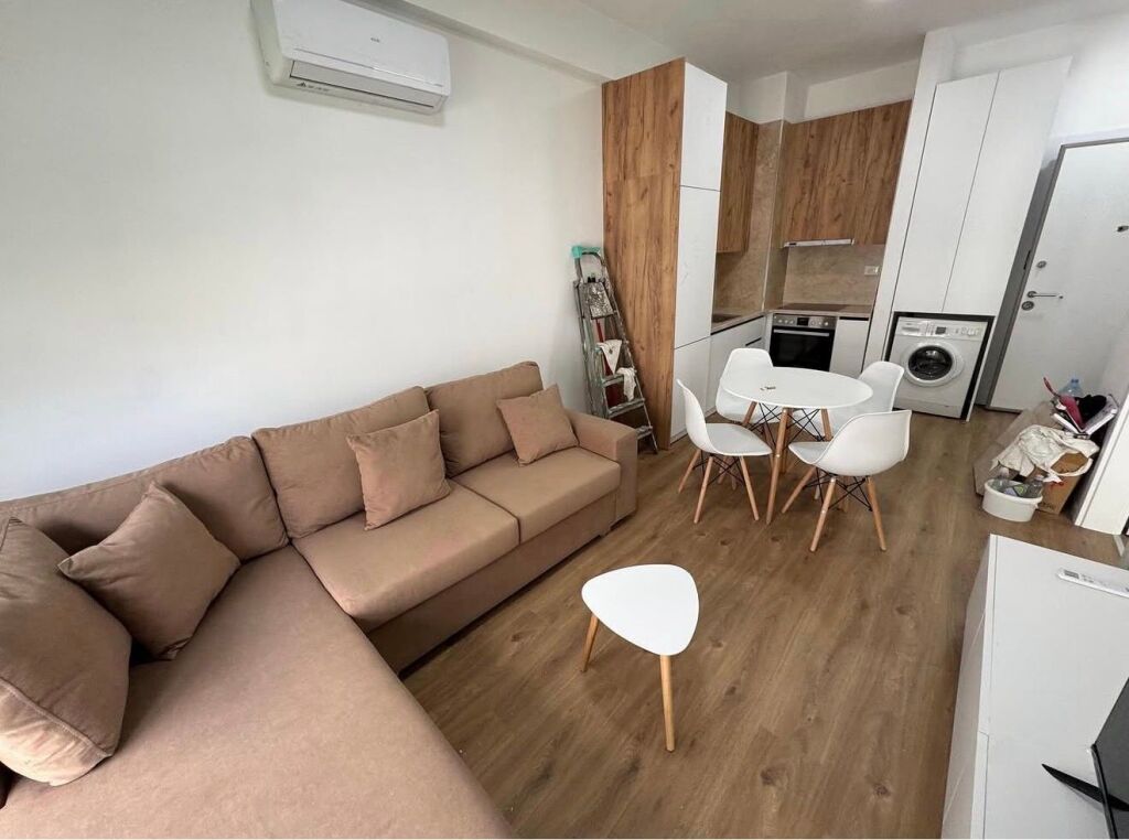 Jepet me qera apartament 1+1 Rruga ali demi