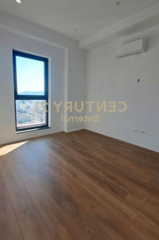 Ufficio in affitto + Posto auto in Via Kavaja, Garden Building