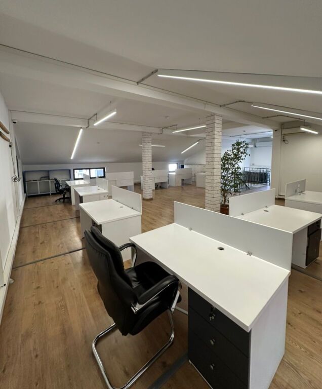 🏢 Ambient Zyre me Qira (Pjesë Vile) – Bllok, pranë Juvenilja