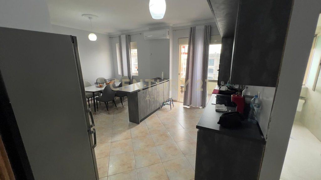 Appartamento 2+1+2T con Due Balconi con vista mare in vendita a Spiaggia, Durrës.