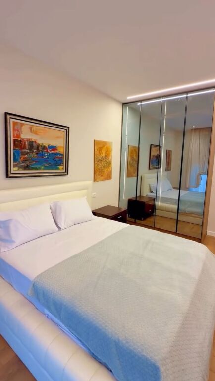 🏡 Apartament 2+1+2 + garazh me qira – Rruga Hoxha Tahsim (pranë Pazari i Ri)