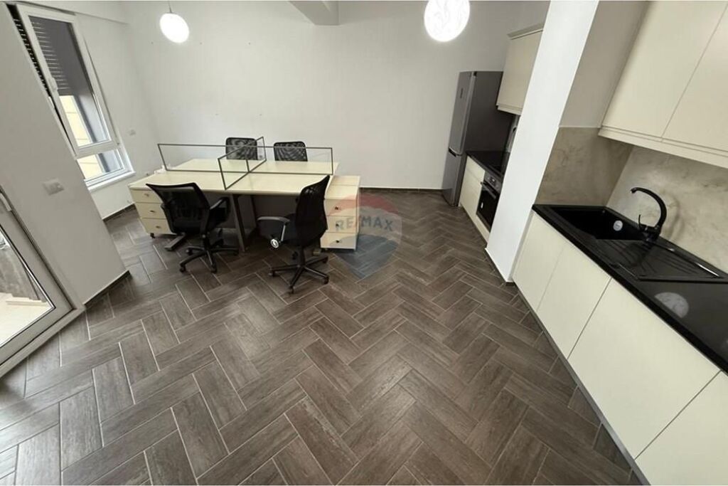 Apartament - Për Qira - Myslym Shyri, Tiranë