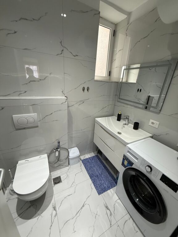 Appartamento di lusso 2+1 con balcone a 21 dicembre 850 euro