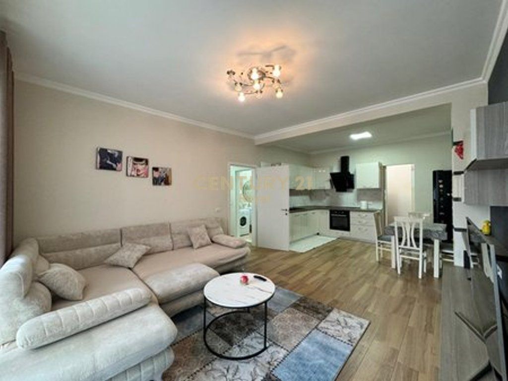 Jepet me qera apartament 2+1 ne kinostudio ne nje kompleks te ri 700 € /Muaj Sip. Totale  100m2