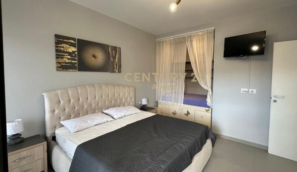 Apartament me qira 1+1+2 me pamje nga stadiumi “Selman Stërmasi”, Ish Shushica