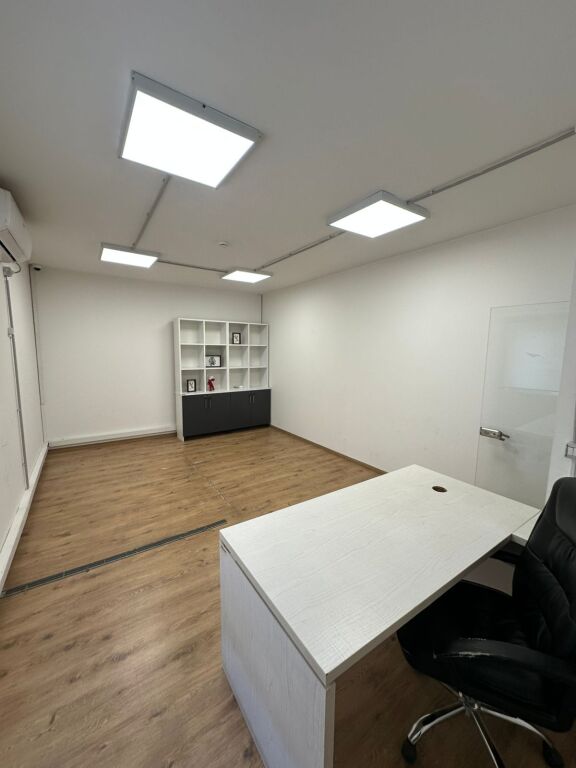 🏢 Ambient Zyre me Qira (Pjesë Vile) – Bllok, pranë Juvenilja