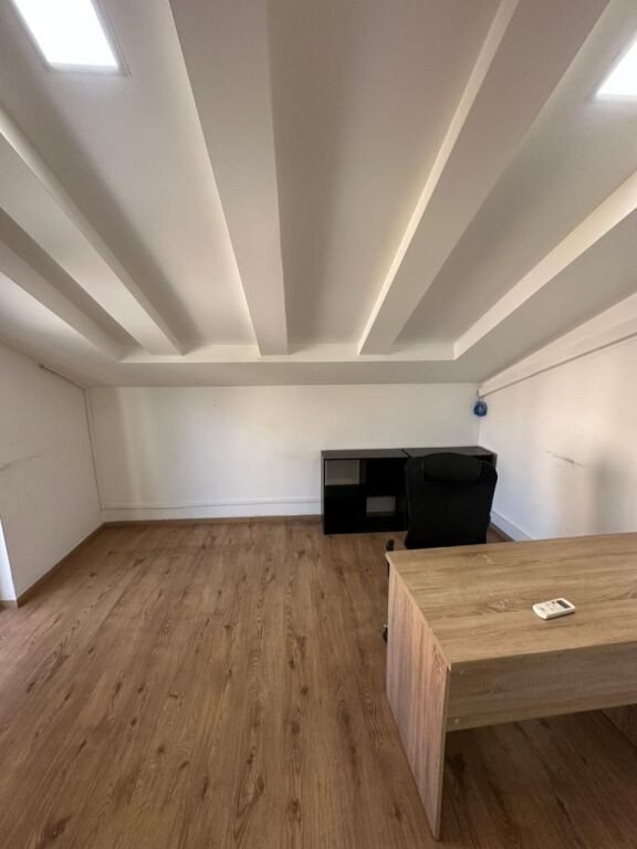 🏢 Ambient Zyre me Qira (Pjesë Vile) – Bllok, pranë Juvenilja