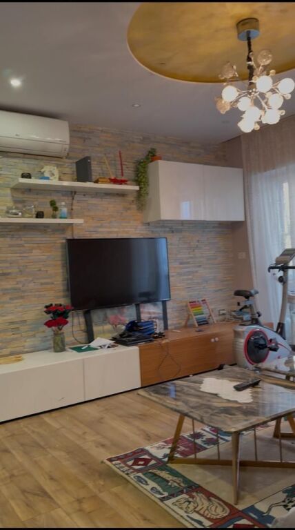 Apartament - Për Shitje - Komuna e Parisit, Tiranë(ID: 530581007-176)