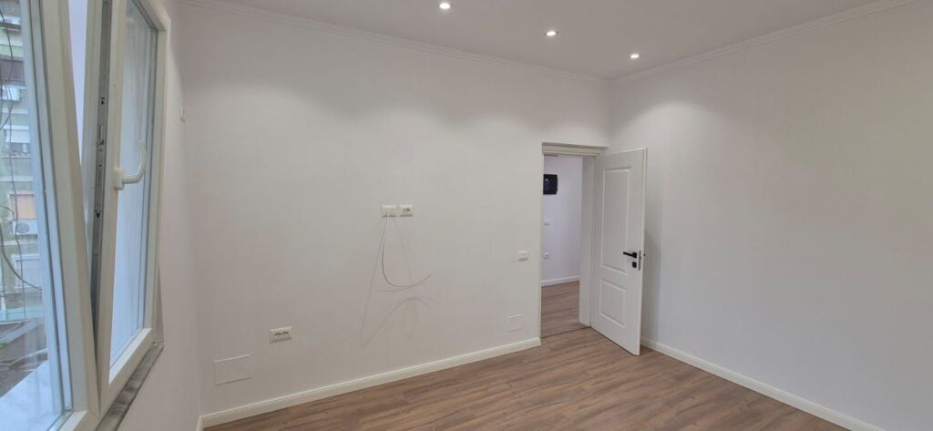 Shitet Apartament 2+1 buze rr.Bardhyl.