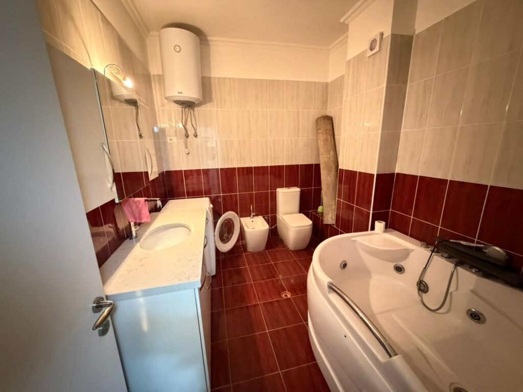 🏡 Jepet me qira 2+1   📍 Rruga Hamdi Sina, pranë Liqeni i Thatë 🌿💶 70,000 lekë/muaj (neto)