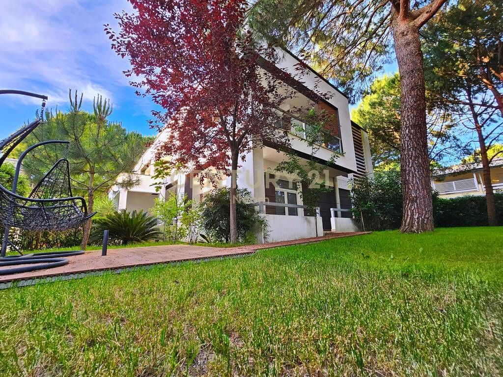 VILË PËR SHITJE – KOMPLEKSI LURA 1, GJIRI I LALZIT