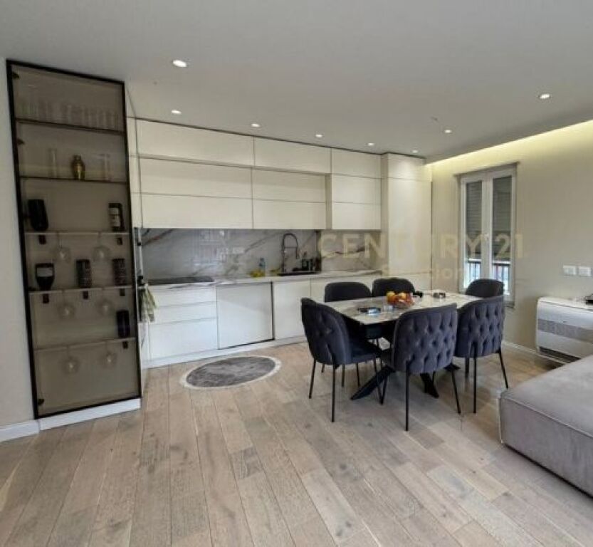 Apartament 2+1+2 për shitje