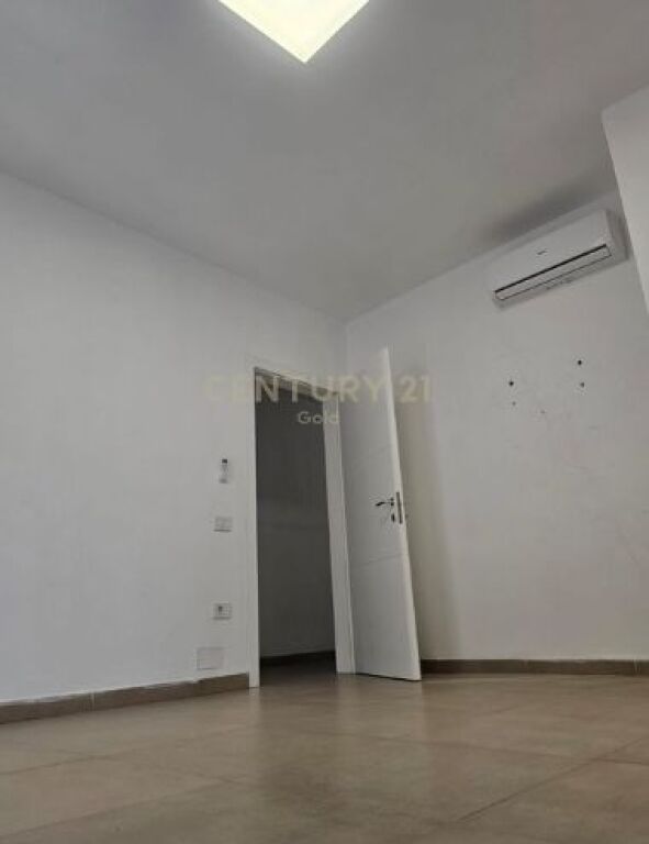 Zyrë 2+1 për qera – hapësirë e gatshme për biznes