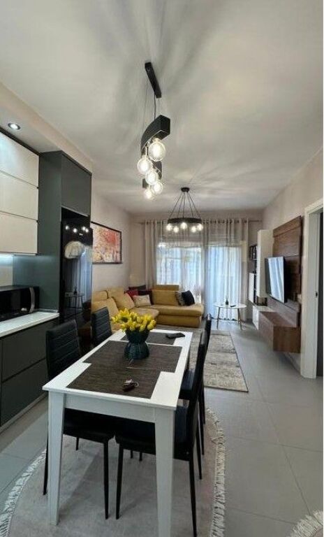 Jepet me qira apartment 1+1+2 ballkone te Ish Shushica, Stadiumi Dinamo