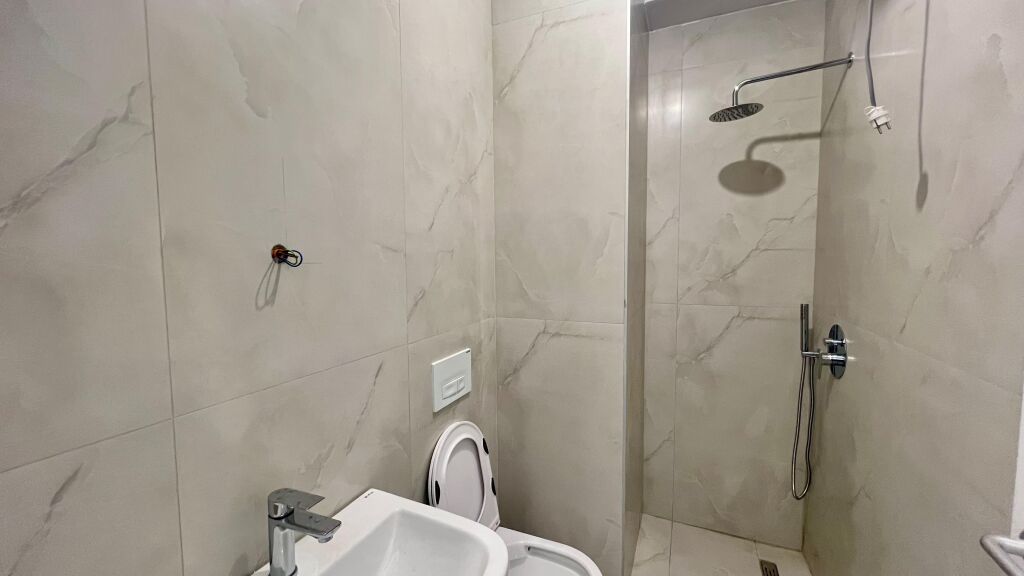Me Qera: 1+1 (60m²)📍Ali Dem - Res. Kadiu, Mangalem 21 || 43,000 Lek/Muaj - Kt.6 || E Pabanuar me Pare✨️