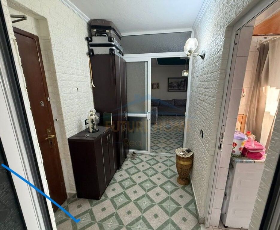 Shitet, Apartament 1+1, Rruga Siri Kodra, Tiranë.