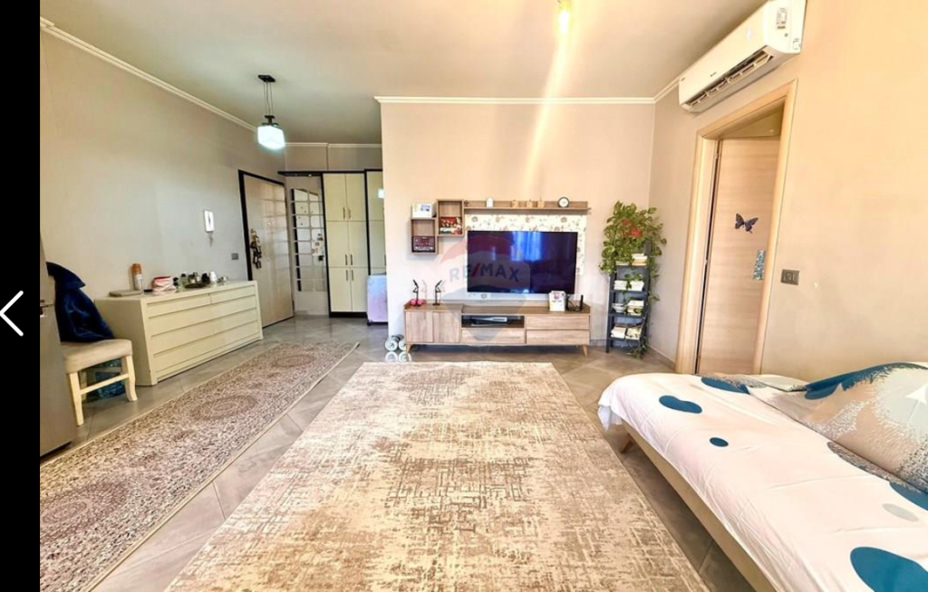 Apartment for sale 2+1+2 near the United School