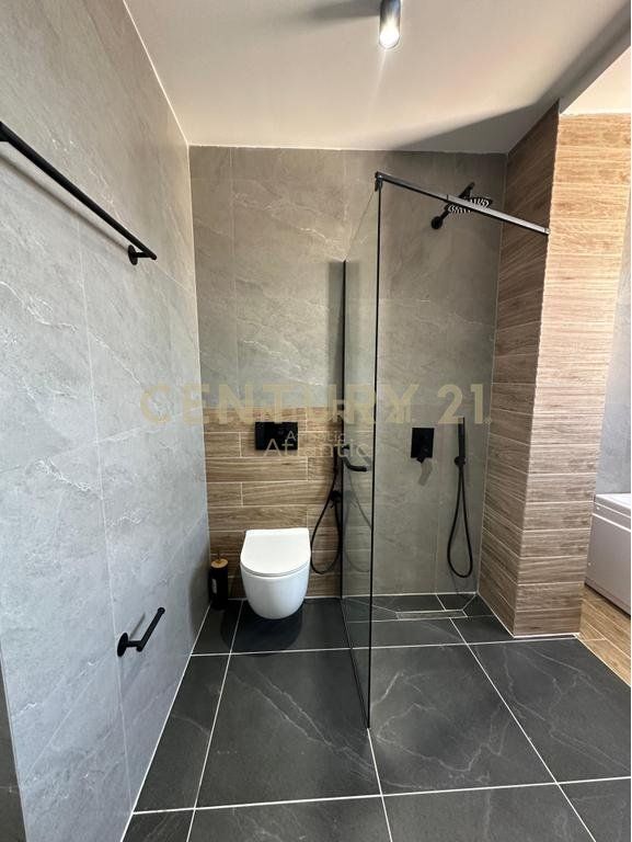 Apartament 2+1+2 për Shitje në Plazh, Durres ME PAMJE NGA DETI