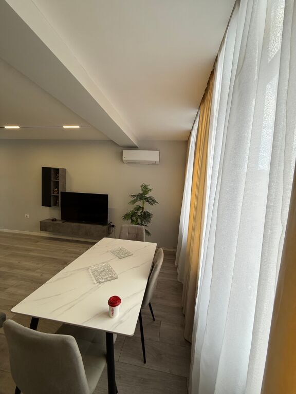 Appartamento di lusso 2+1 con balcone a 21 dicembre 850 euro