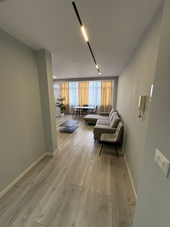 Appartamento di lusso 2+1 con balcone a 21 dicembre 850 euro