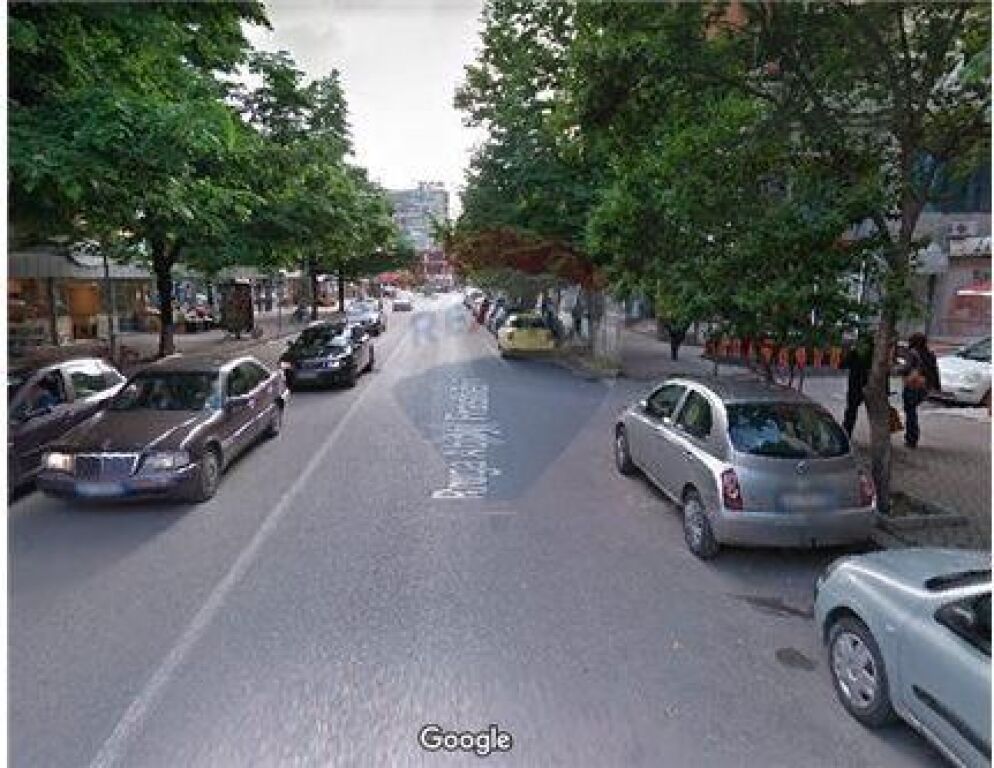 Ambient komercial per qira ne Bllok 222m2