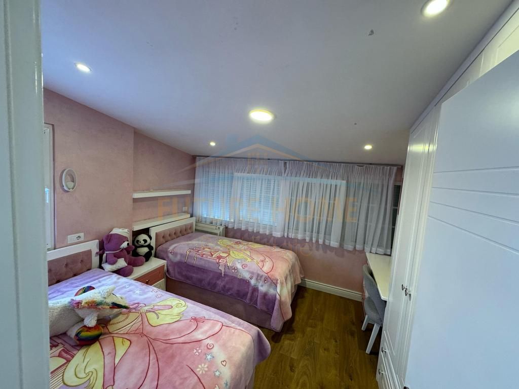 Shitet, Apartament 3+1+2 Poste Parkimi, Fresk