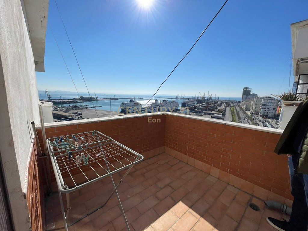 Apartament 2+1 Me Qira me Pamje Deti, Rruga e re e Portit, Durrës !