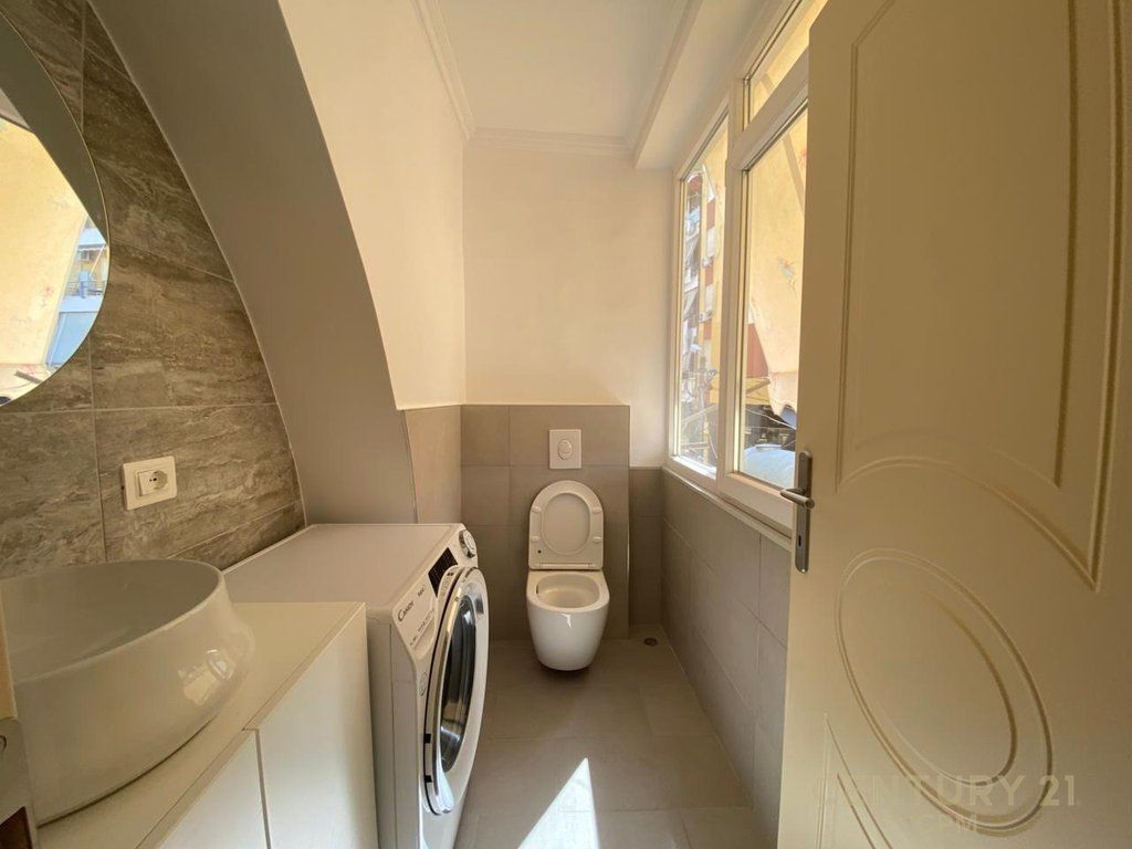 PRANE TREGUT ELEKTRIK DHE BLLOKUT TE AMBASADAVE JAPIM ME QIRA APARTAMENT 1+1+2 600 € /Muaj Sip. Totale  60m2